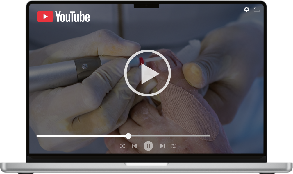 Mockup de notebook exibindo a aula ao vivo do Workshop no YouTube