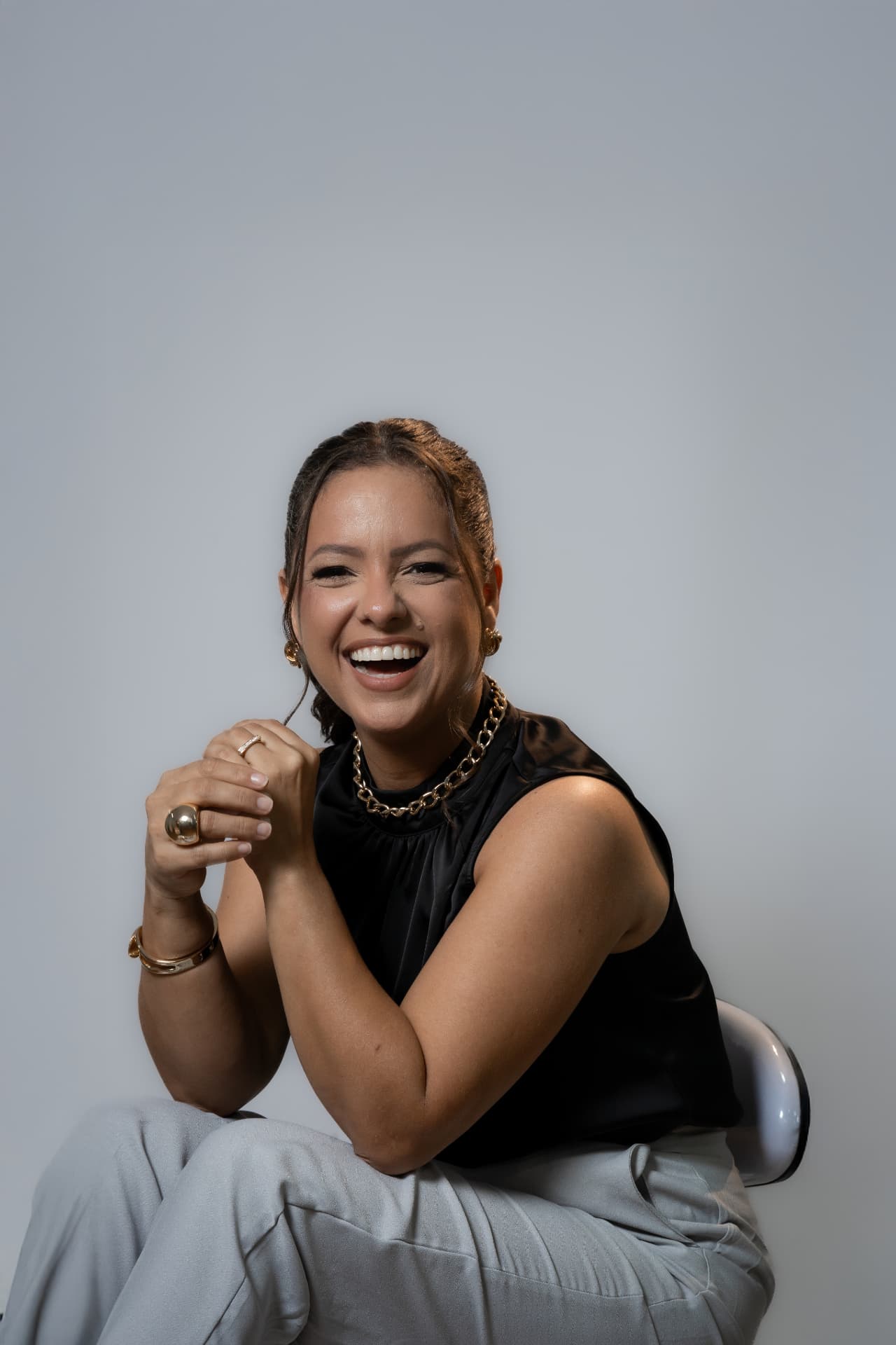 Ellen Motta, podologista e mentora do Workshop, sorrindo em foto profissional